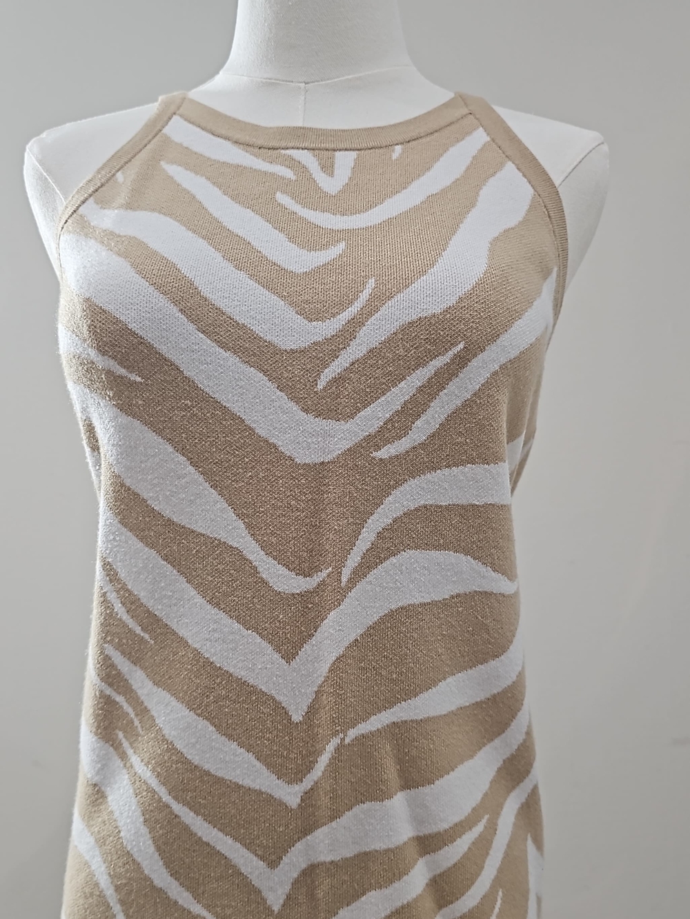 Ann Taylor Weekend Sweater Tank Size M Beige White Zebra Animal Print Sleeveless